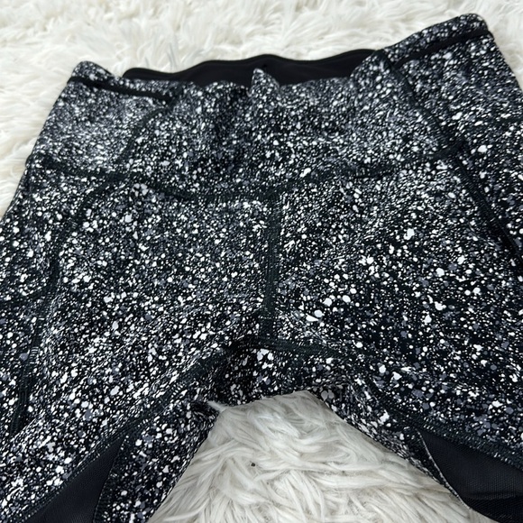 Lululemon Outrun 17" Crop Splatter White Black / Black - Picture 2 of 5